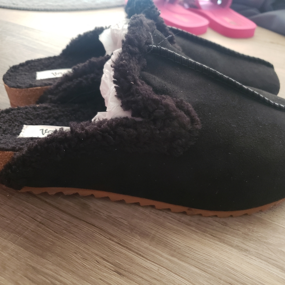 Very G Clogs - Picture 2 of 4